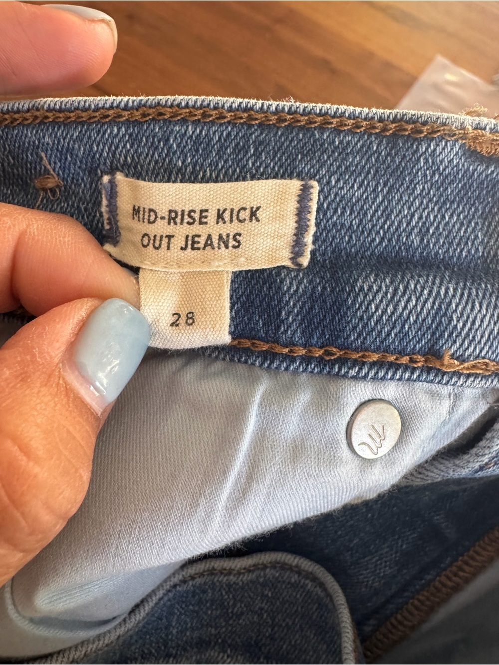 Madewell Mid Rise Kick out
Women's Boot Cut Kick Flare Jeans
Sz 28 - Picture 4 of 9